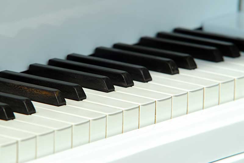 Das Bild zeigt Klaviertasten